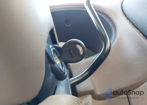 2001 Chrysler Voyager Lx from USA, damaged, VIN 1C4GJ45371B125850